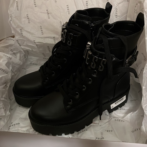 Guess Vaires New black combat boots size 6 logo buckle lace up w zipper NIB - Picture 3 of 4